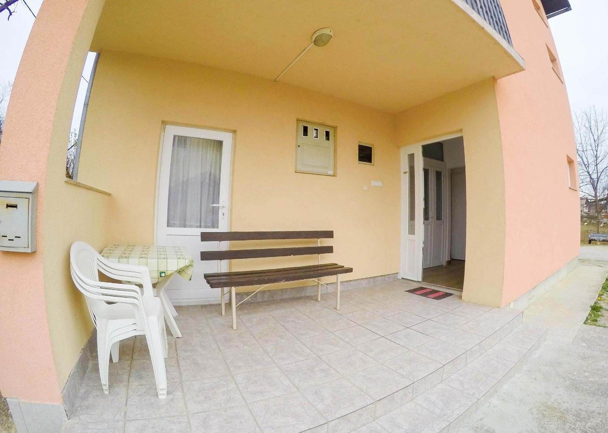 Apartment Katarina สลูน ภายนอก รูปภาพ