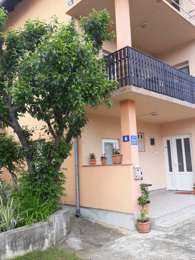 Apartment Katarina สลูน ภายนอก รูปภาพ